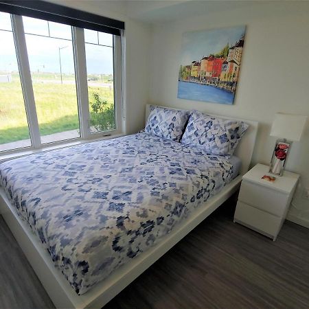 Serene 2 Bedroom Condo With Balcony And Lakeview Winnipeg Bagian luar foto