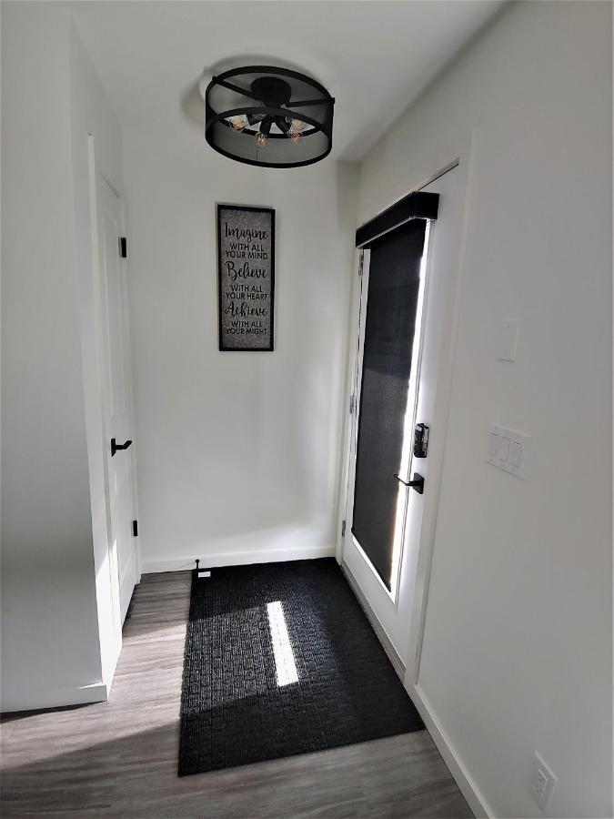 Serene 2 Bedroom Condo With Balcony And Lakeview Winnipeg Bagian luar foto
