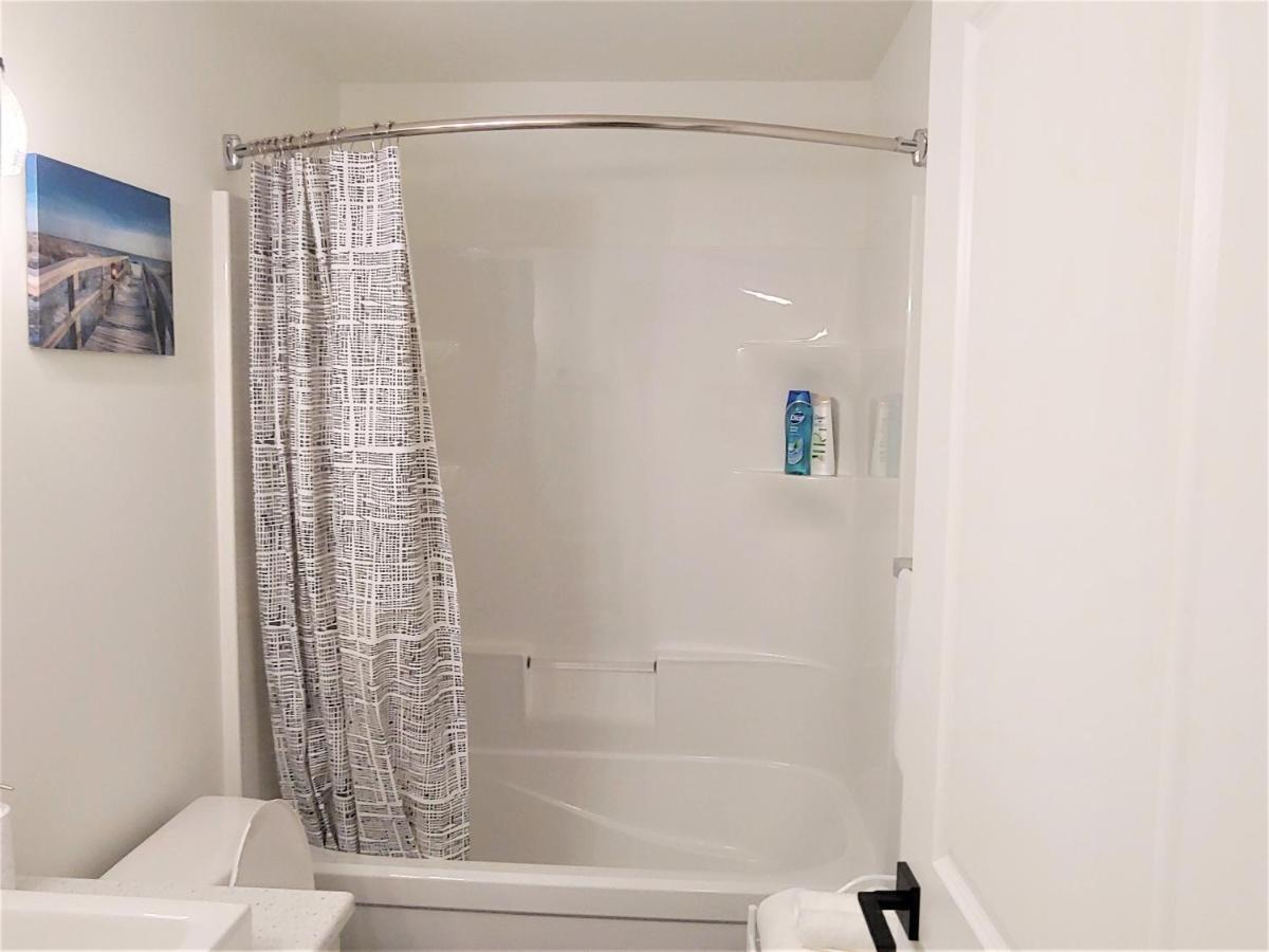Serene 2 Bedroom Condo With Balcony And Lakeview Winnipeg Bagian luar foto