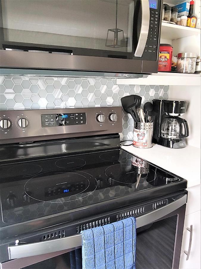 Serene 2 Bedroom Condo With Balcony And Lakeview Winnipeg Bagian luar foto