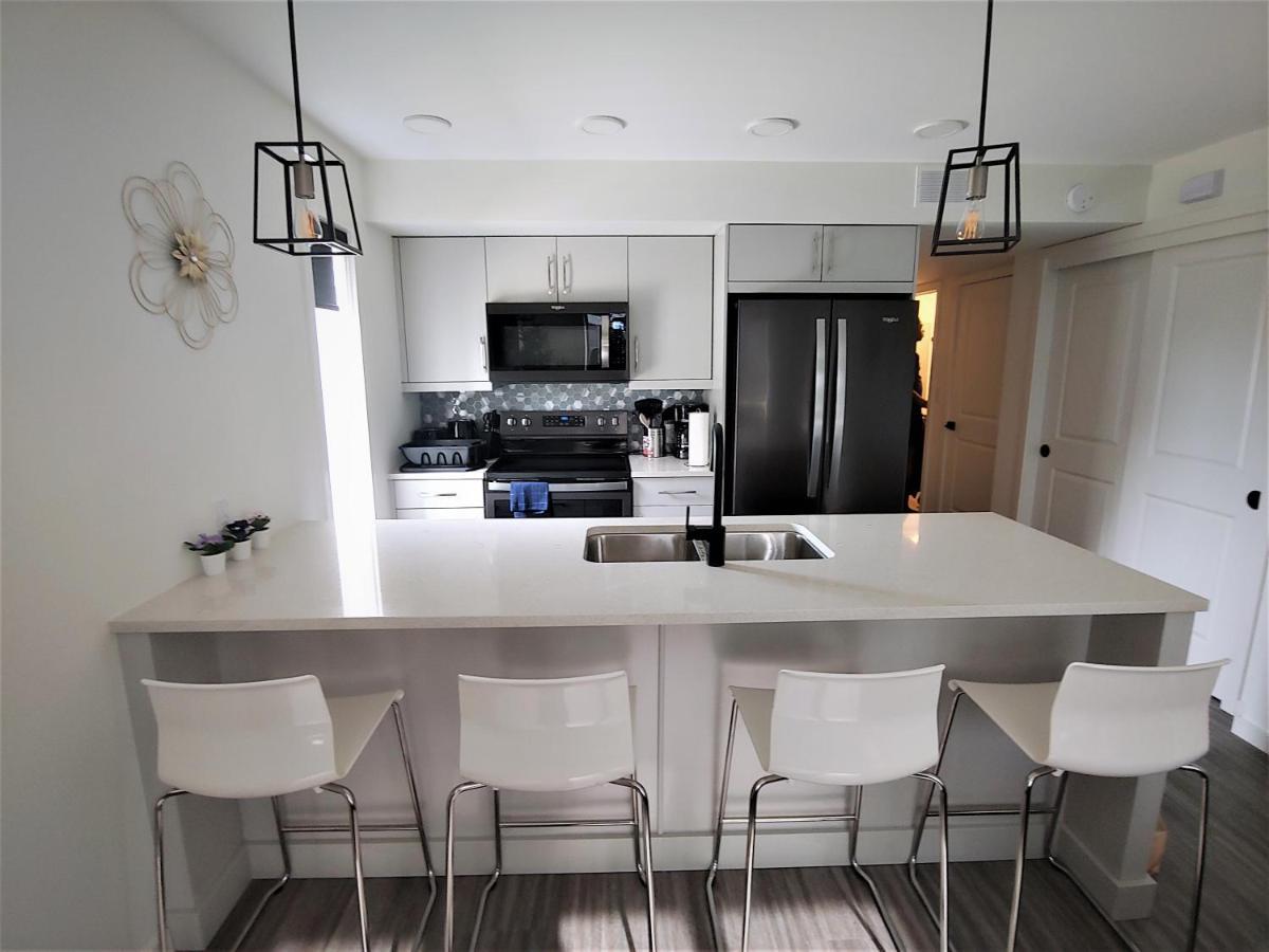 Serene 2 Bedroom Condo With Balcony And Lakeview Winnipeg Bagian luar foto